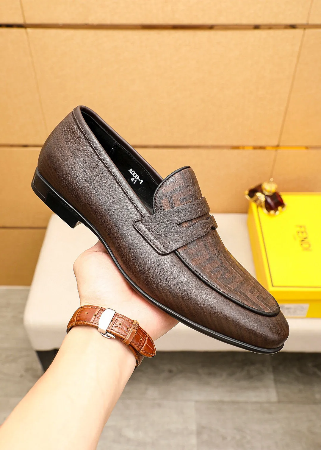 Men's shoes 💰442 💐 Product trademark: FENDI [Fendi] casual leather shoes Regular size: 38-44 (45🉑️customized) Product materials: Selected imported first-layer calfskin upper, imported cowhide leather lining. Strong three-dimensional visual effect, rubber outsole Color: 1⃣️color optional